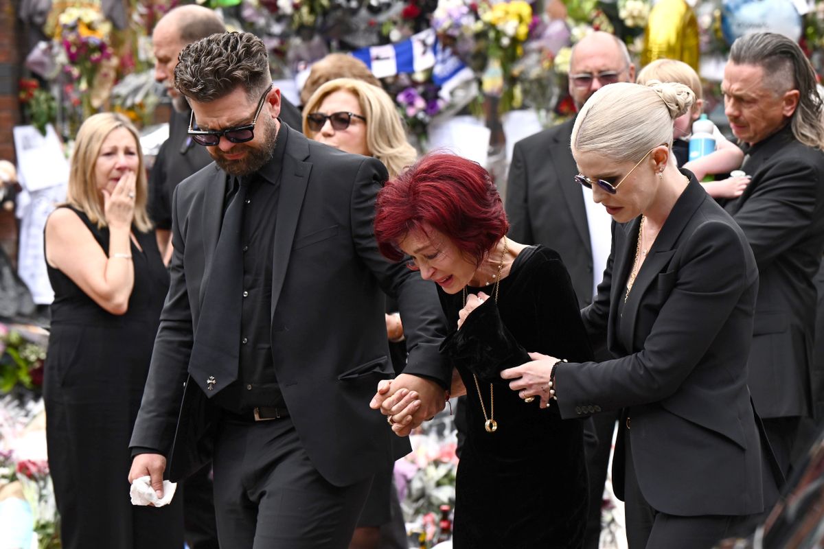 Jack Osbourne, Sharon Osbourne és Kelly Osbourne Ozzy Osbourne búcsúmenetén