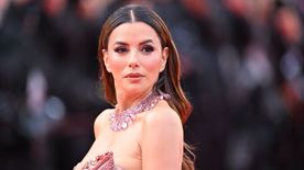Ilyen kerek popsit ritkán látsz — Falatnyi bikiniben sütkérezett a tengerparton Eva Longoria — FOTÓK