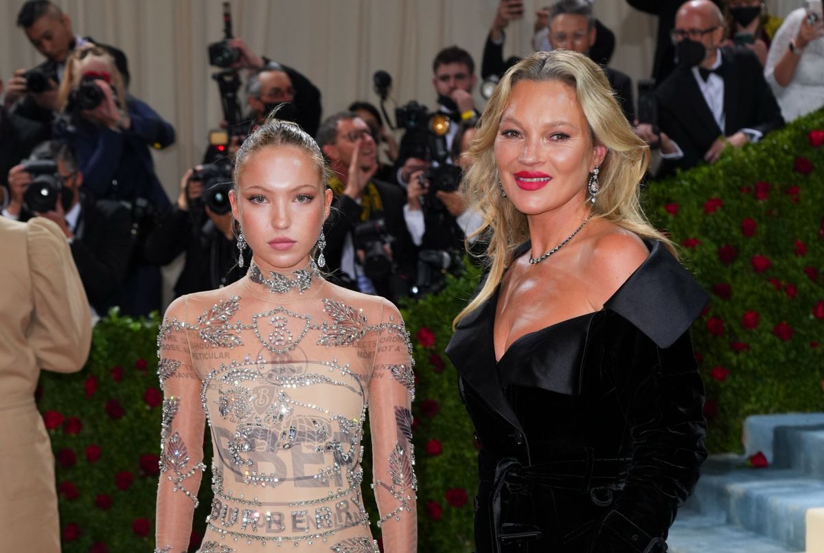 NEW YORK, NEW YORK - MAY 02: Kate Moss and Lila Grace Moss Hack attend The 2022 Met Gala Celebrating "In America: An Anthology of Fashion" at The Metropolitan Museum of Art on May 2, 2022 in New York City. (Photo by Gotham/Getty Images)