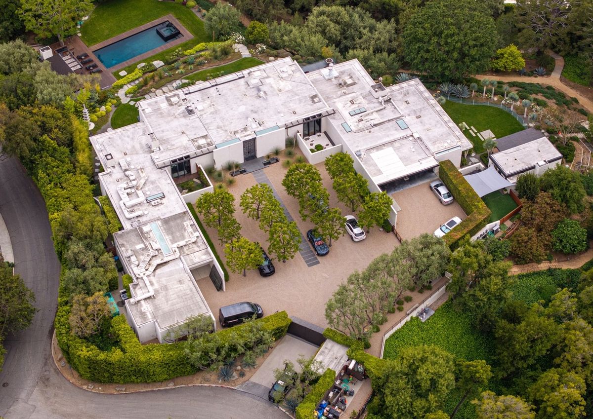 Los Angeles, CA  - *EXCLUSIVE*  - General views of Jennifer Aniston’s Bel Air home after a man crashed into her front gate earlier today.

*UK Clients - Pictures Containing Children
Please Pixelate Face Prior To Publication*,Image: 995514066, License: Rights-managed, Restrictions: , Model Release: no, Pictured: Jennifer Aniston