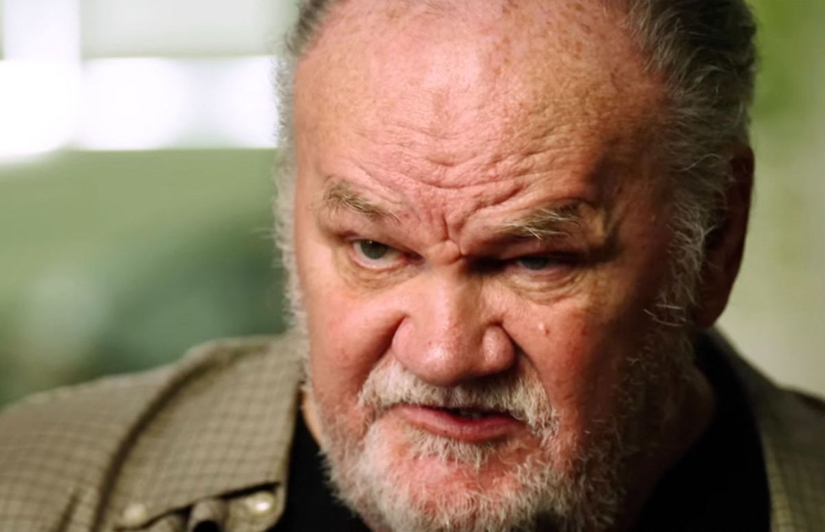 Thomas Markle - La famille de Meghan Markle, duchesse de Sussex, donne sa version de la discorde dans une émission spéciale sur la chaîne 7NEWS Australia Spotlight. Le père de Meghan,Thomas, le demi-frère Thomas Junior et la demi-sœur Samantha apparaissent dans la bande-annonce tout comme des images d'archives de la duchesse de Sussex. Thomas Markle déclare notamment, "Comment puis-je résoudre ce problème ?". Australie. le 30 avril 2023. The estranged family of Meghan Markle are promising to tell their side of the story in a new explosive TV interview. Meghan's father Thomas, half brother Thomas Junior and half sister Samantha get together to spill the beans on Australian television. Thomas senior, 78, who suffered a stroke last year, is seen gazing at photos of childhood Meghan in a trailer. A voiceover describes his words as a dad's deathbed plea as he is heard saying: "How can I fix this?" The promotional film also shows Meghan waving as home coming queen in a tiara at high school .The Duchess of Sussex, now 41, waves from an open top car. The footage has been released as part of a 7NEWS Australia Spotlight special about Meghan ahead of the coronation of King Charles III on May 6. She is not attending but husband Prince harry, 38, will be there to see his father crowned. April 30th, 2023.