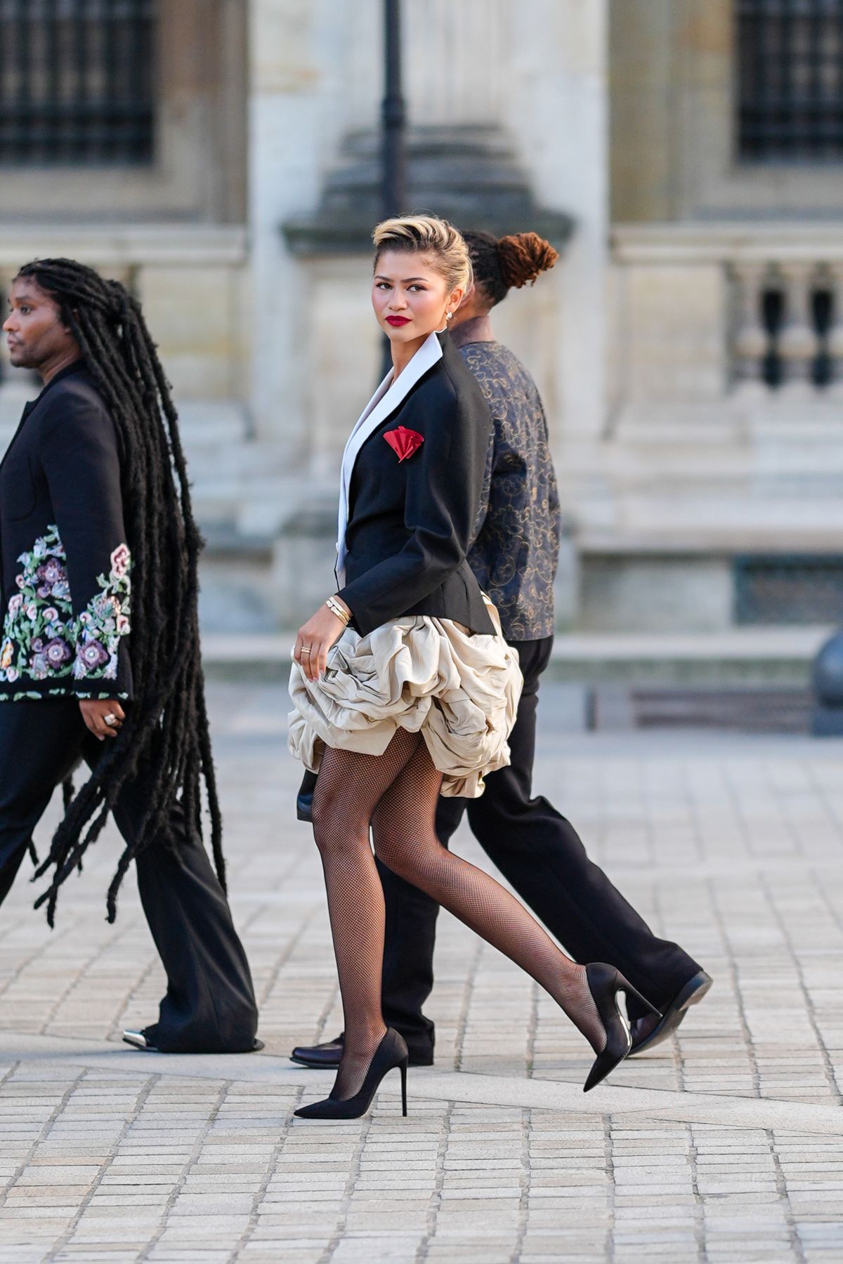 Zendaya, sétál,. divatbemutató, gyűrű