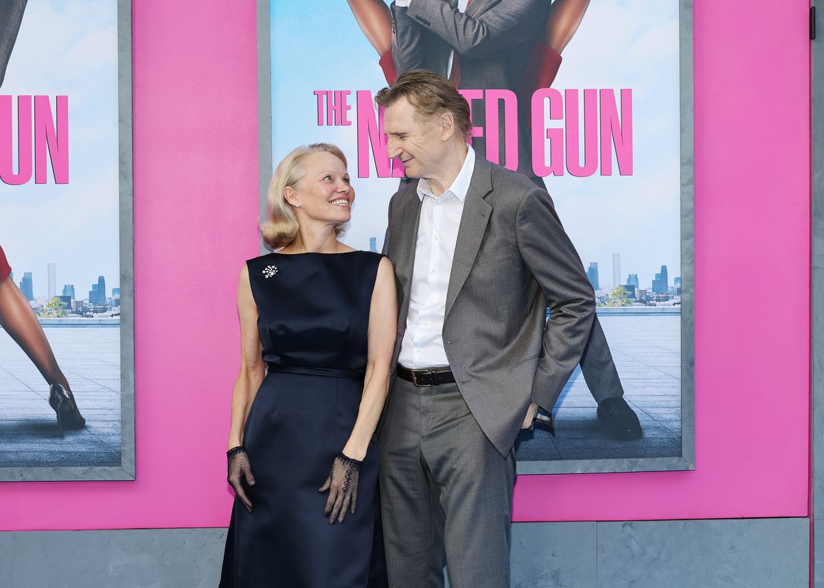 Liam Neeson és Pamela Anderson közt forr a levegő a vörös szőnyegen. 
