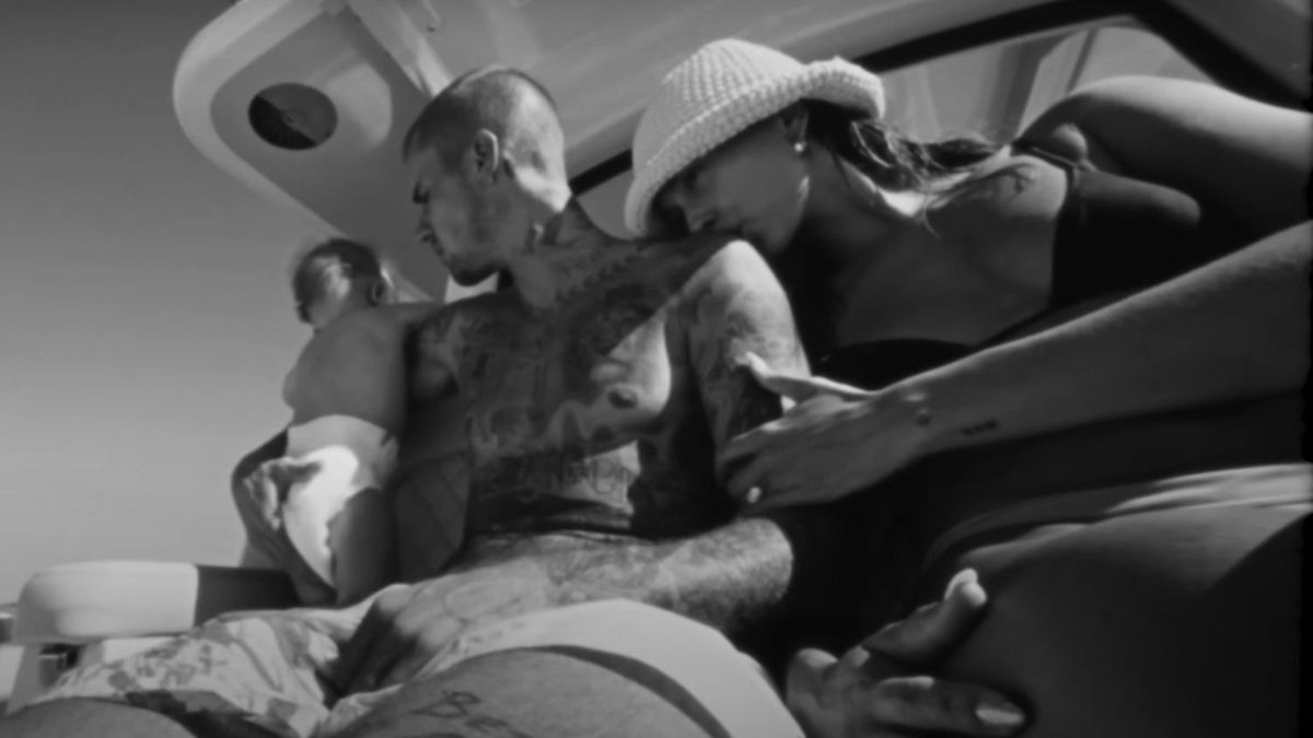Justin Bieber és csaldja a Yukon című klipben