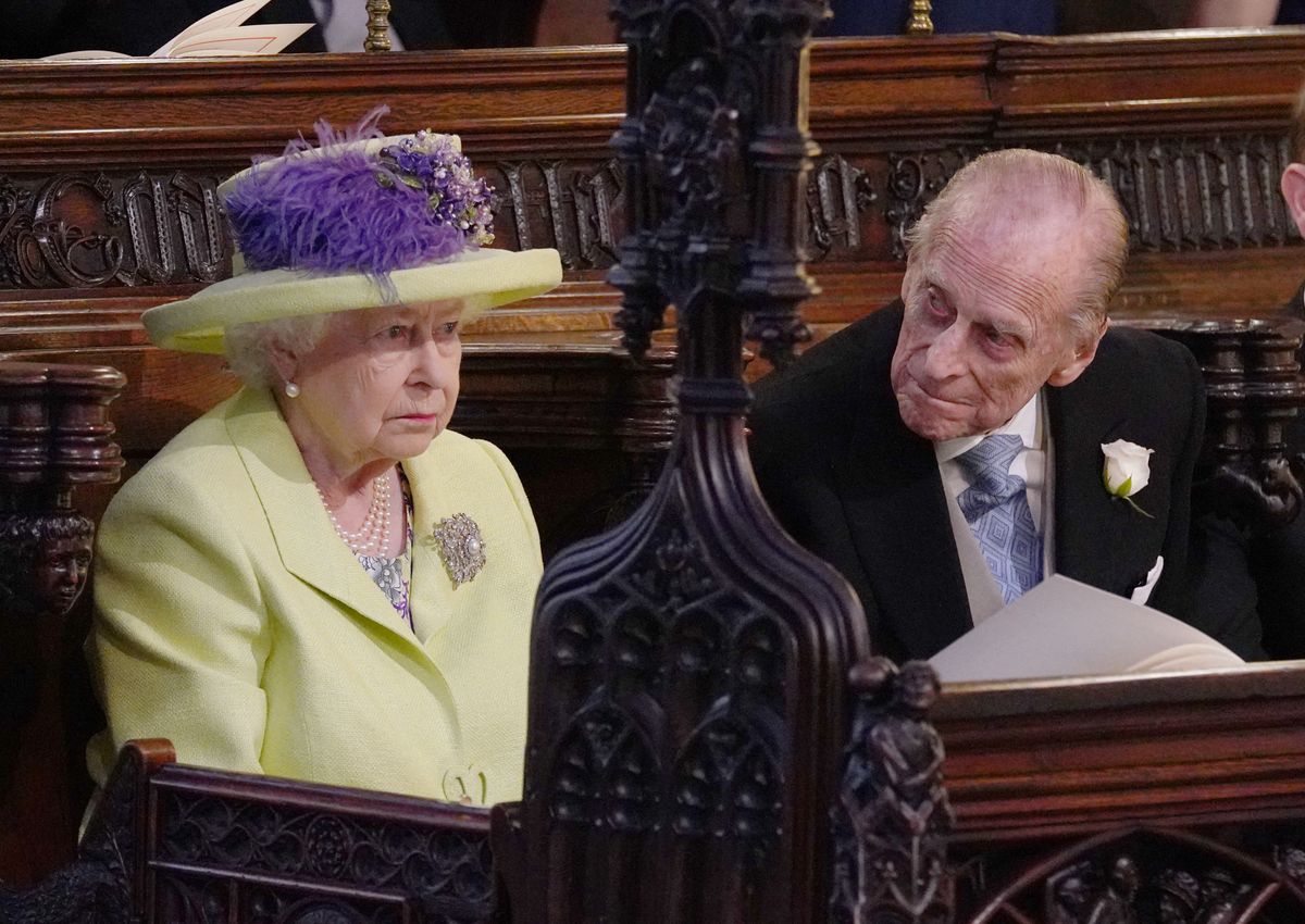 II. Erzsébet királynő és férje, Fülöp herceg a brit királyi család fejeiként vettek részt Meghan és Harry esküvőjén