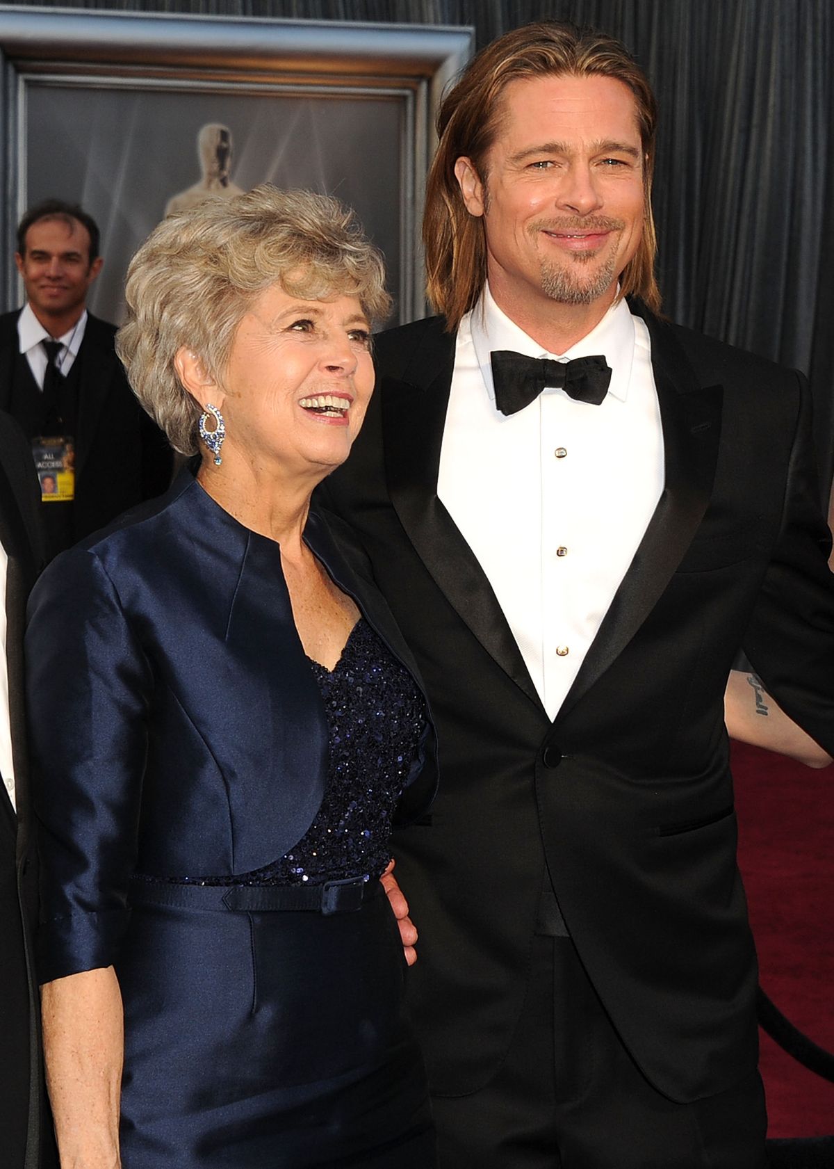 HOLLYWOOD, CA - FEBRUARY 26:  Jane Pitt and Brad Pitt arrives at the 84th Annual Academy Awards at Grauman's Chinese Theatre on February 26, 2012 in Hollywood, California.  (Photo by Steve Granitz/WireImage)