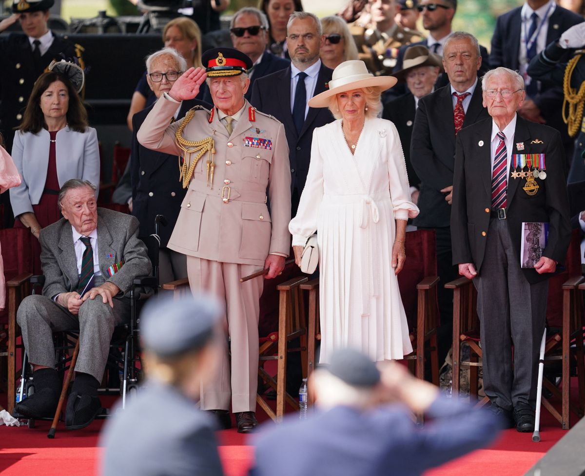 III. Károly király és Kamilla királyné a VJ-nap 80. évfordulóján - Harry herceg nem lehetett jelen