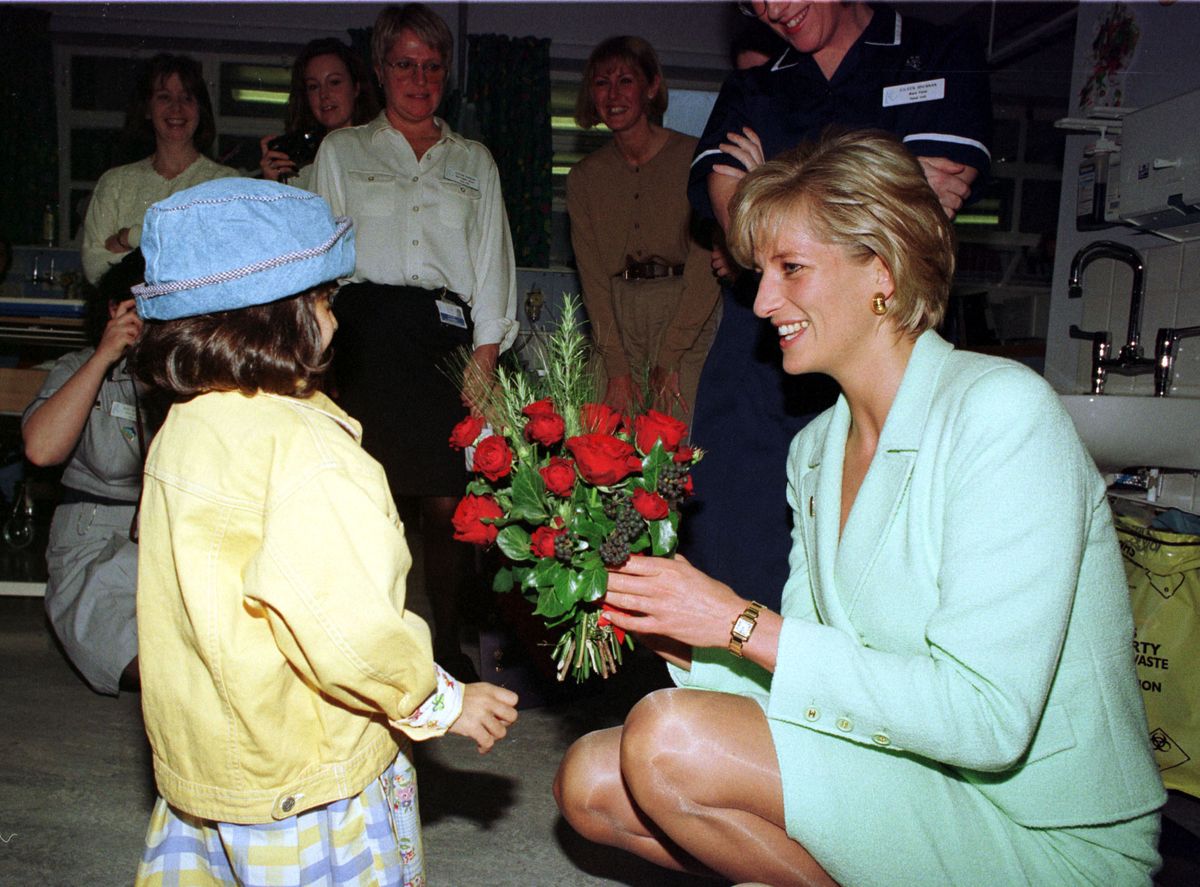 Diana hercegné a Great Ormond Street Hospitalban 1997-ben