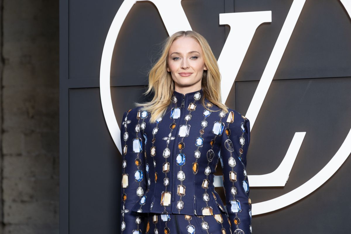 AVIGNON, FRANCE - MAY 22: Sophie Turner attends the Louis Vuitton Cruise 2026 photocall at Palais Des Papes on May 22, 2025 in Avignon, France. (Photo by Olga Gasnier/WireImage)