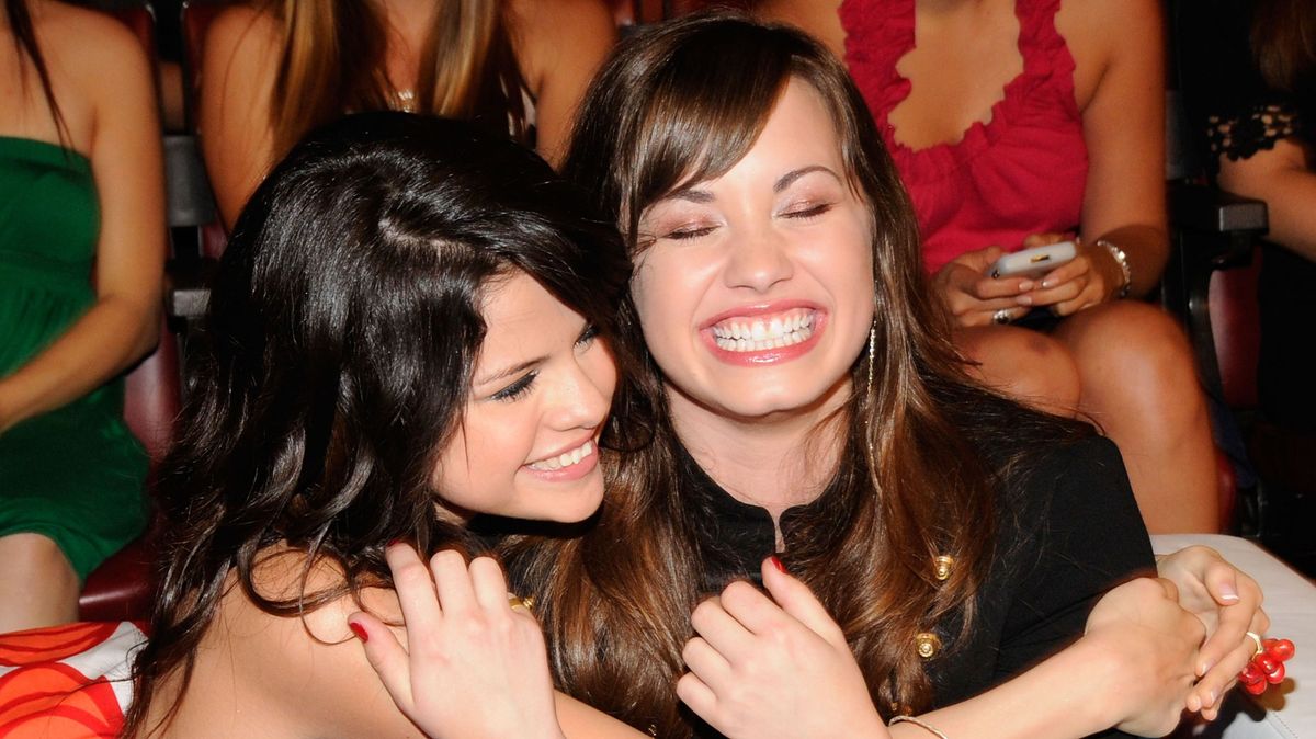 (EXCLUSIVE, Premium Rates Apply) LOS ANGELES, CA - AUGUST 03:  Actress Selena Gomez and singer Demi Lovato during the 2008 Teen Choice Awards at Gibson Amphitheater on August 3, 2008 in Los Angeles, California.  (Photo by K Mazur/TCA 2008/WireImage)
