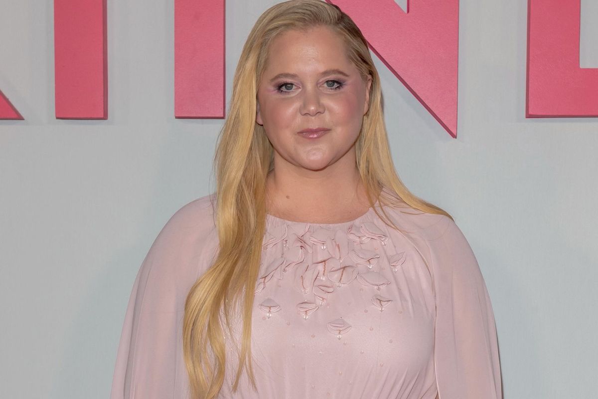Amy Schumer színésznő és komikus felháborodva mesélt saját endometriózis tapasztalatairól.