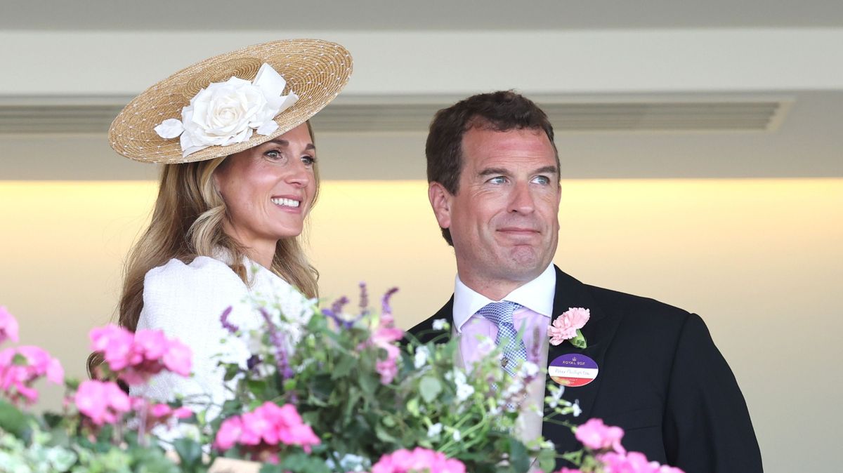 Harriet Sperling és vőlegénye, Peter Phillips