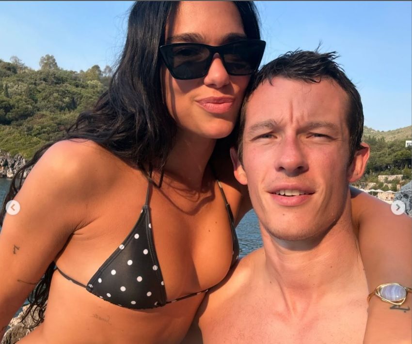 Dua Lipa és Callum Turner Ibizán nyaral