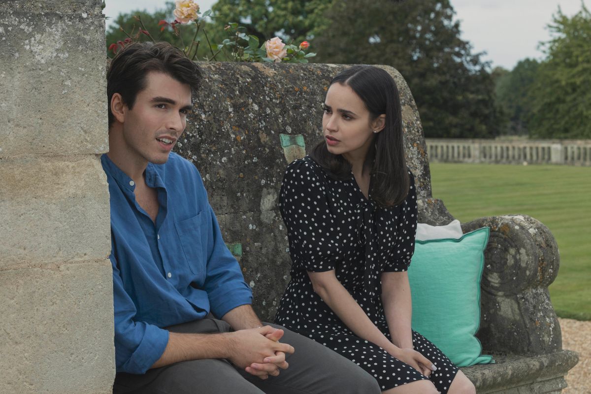 My Oxford Year.  (L to R) Corey Mylchreest as Jamie and Sofia Carson as Anna in My Oxford Year.