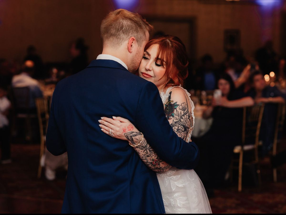 KennedyNews/SheenaAnnePhotography (PIC SHOWS: KELLY STECH, 30, WAS UNABLE TO FULL SMILE ON HER WEDDING DAY AFTER HALF HER FACE BECAME PARALYSED) A bride became so stressed planning her big day it left her face PARALYSED - and unable to smile in wedding photos. Kelly Stech, who lives in Illinois, Chicago, US, had spent a year organising her dream wedding to her now-husband Benjamin Stech after becoming engaged in July 2022. The couple, who began dating in early-2020 after matching on Tinder, forked out $50,000 on their dream day. DISCLAIMER: While Kennedy News and Media uses its best endeavours to establish the copyright and authenticity of all pictures supplied, it accepts no liability for any damage, loss or legal action caused by the use of images supplied and the publication of images is solely at your discretion. SEE KENNEDY NEWS COPY - 0161 697 4266