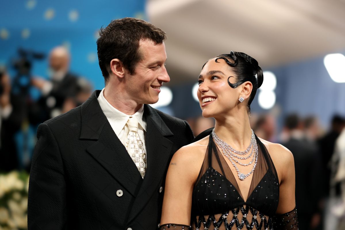 Dua Lipa és Callum Turner