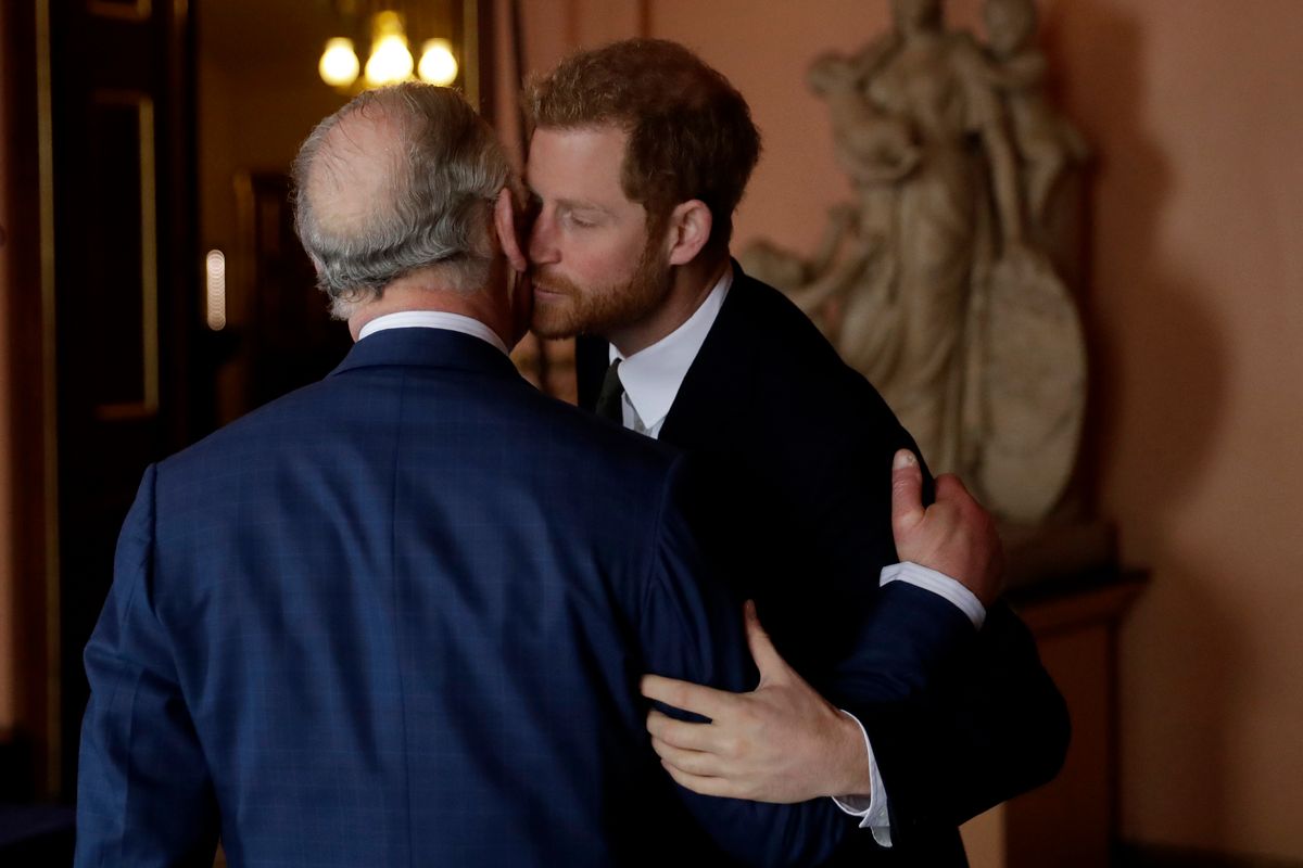 Károly király és Harry herceg nem biztos, hogy találkozik szeptemberben 