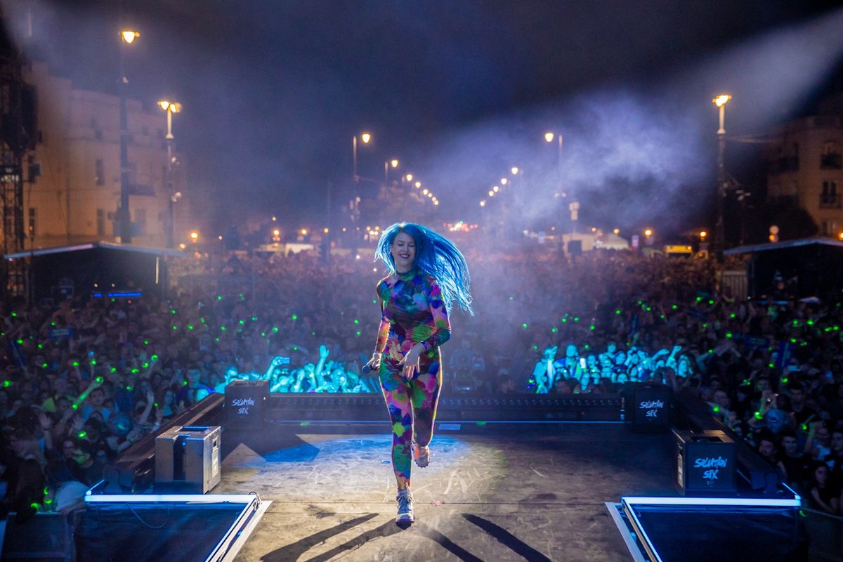 Jennifer Lopez után Regán Lili az INNA budapesti koncertjén lép fel.
