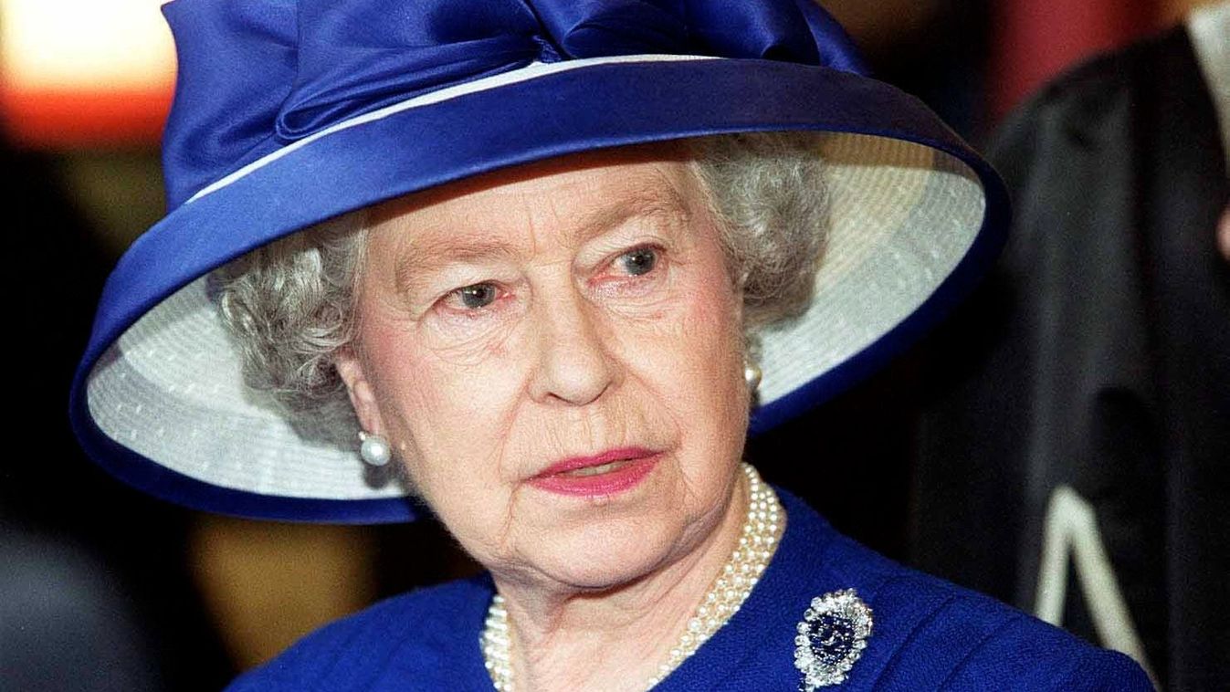 II. Erzsébet királynő a brit királyi család palotájában vett részt egy természetfeletti szertartáson
