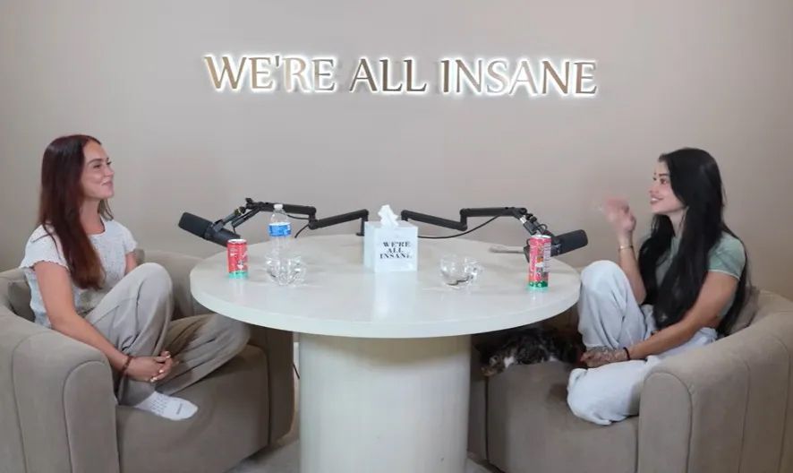 Ashleigh Sandmire egy podcastban