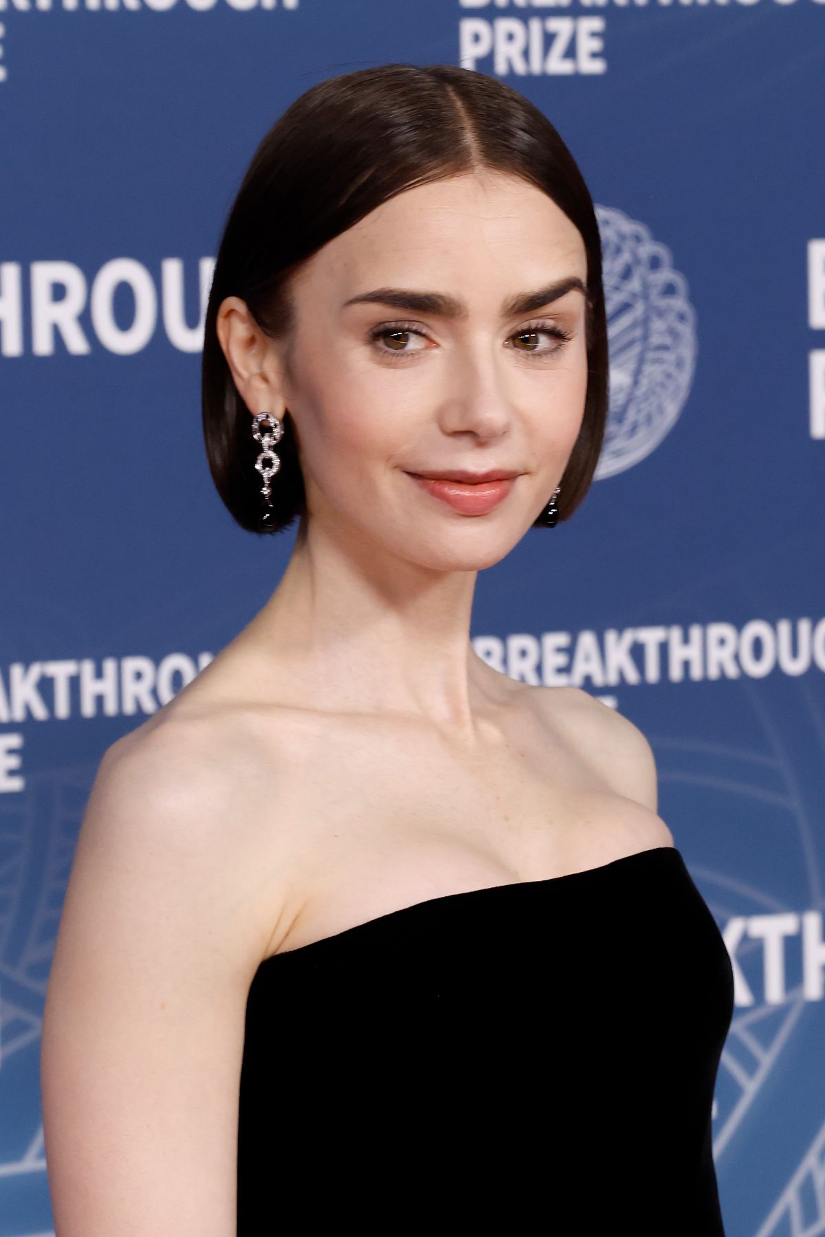 Malcolm McDowell nem rajong Lily Collins sorozatáért