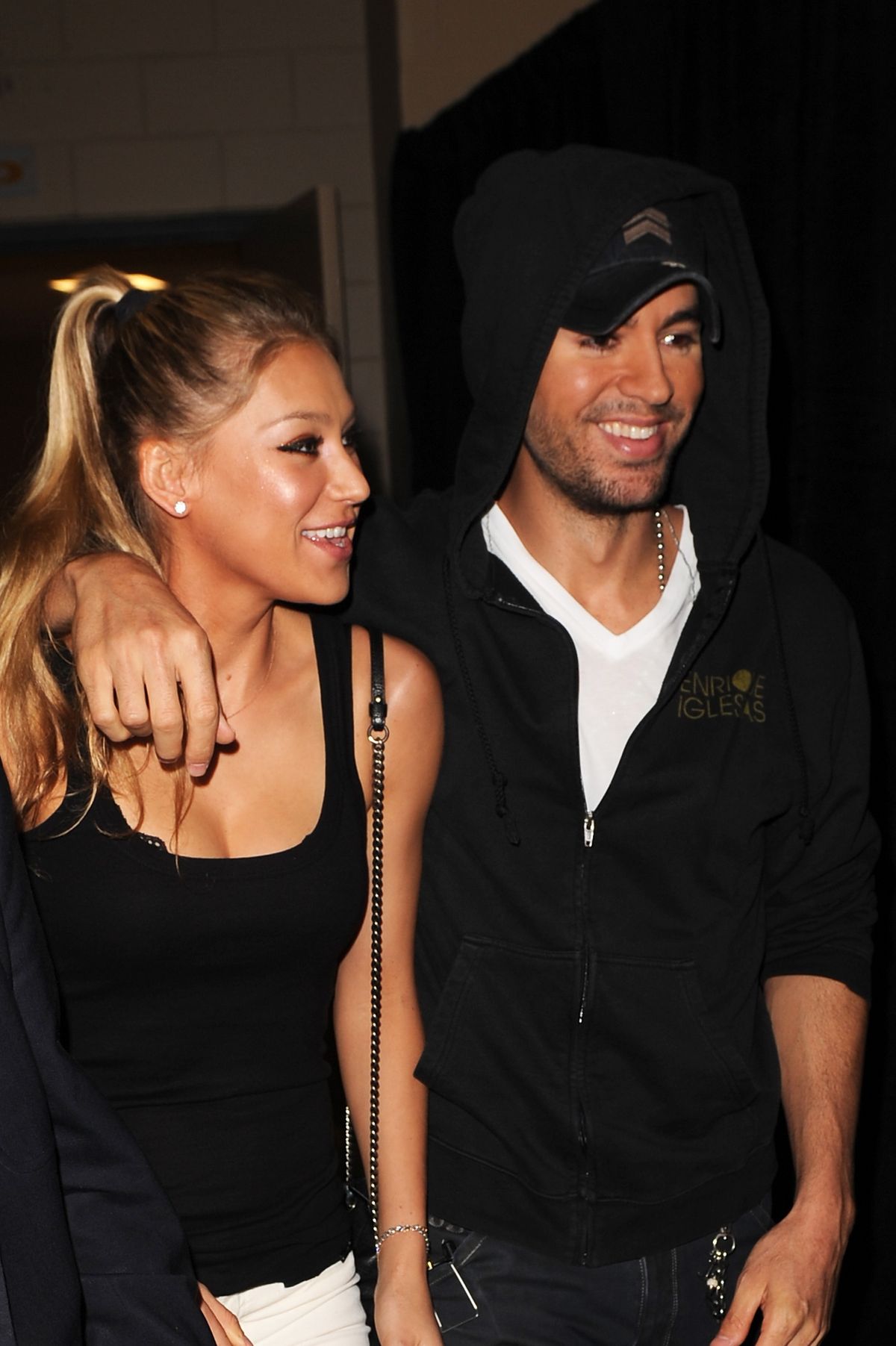 Enrique Iglesias és a felesége Anna Kournikova a negyedik gyermekük érkezését várja