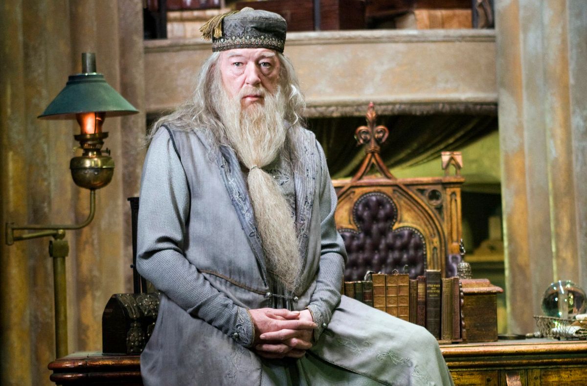 Prod DB © Warner Bros. - J.K. Rowling / DR
HARRY POTTER ET L'ORDRE DU PHENIX (HARRY POTTER AND THE ORDER OF THE PHOENIX) de David Yates 2007 USA
avec Michael Gambon
sequelle, suite, saga, magie, fantastique, Albus Dumbledore
d'apres le roman de J.K. Rowling