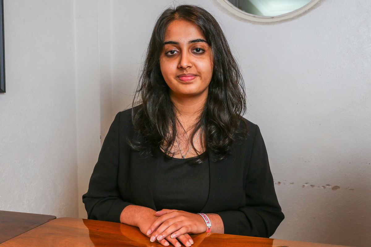 zseni, Mahnoor Cheemáé