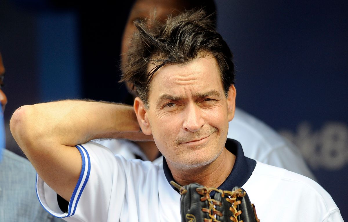 A 60 éves Charlie Sheen 