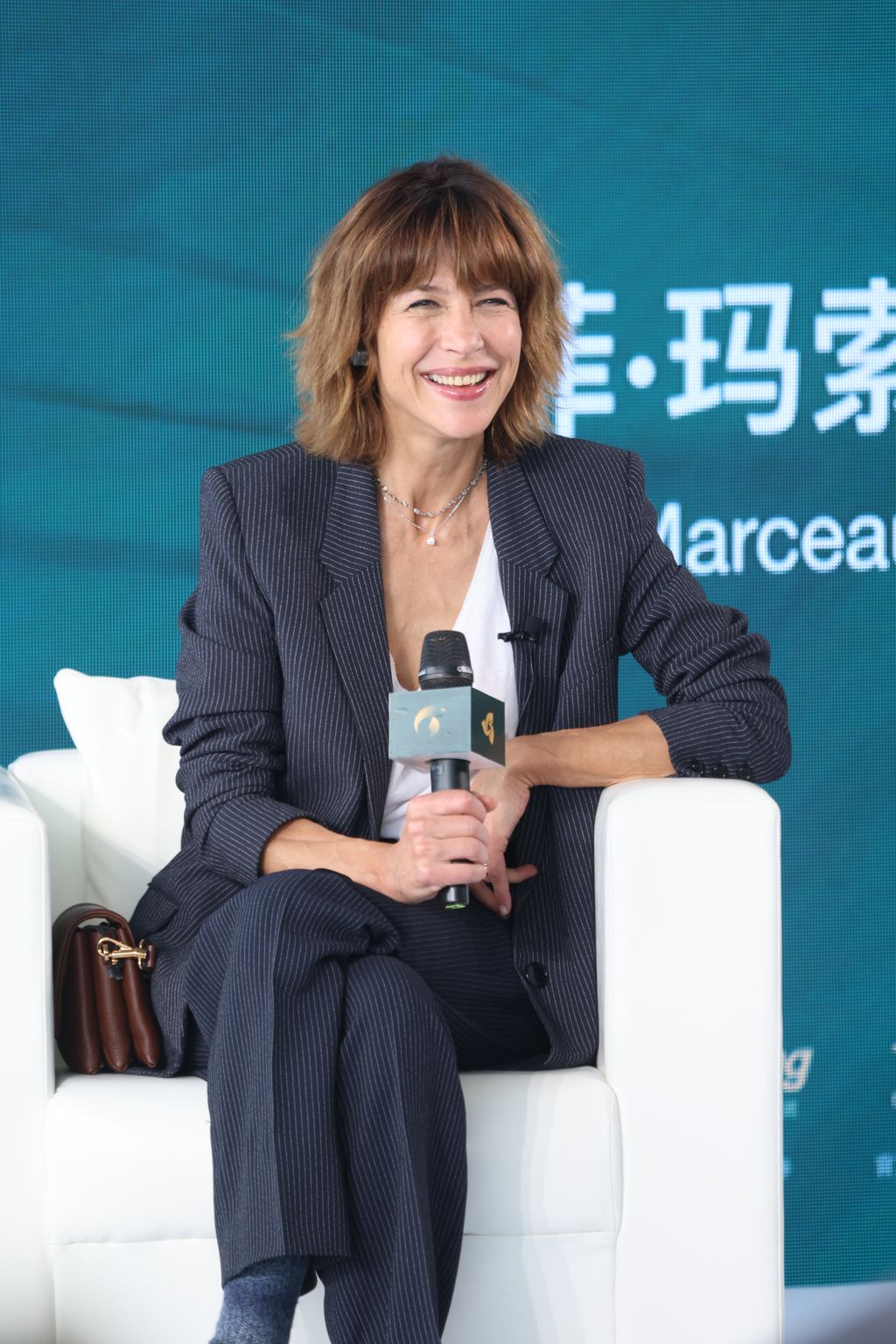 Sophie Marceau tudja, hogy az igazi szépség belülről sugárzik.