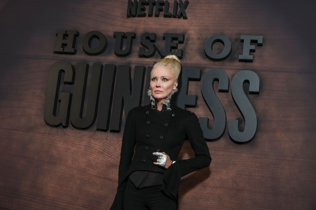 A Guinness család leszármazottja, Daphne Guinness híres divattervezők műzsája volt