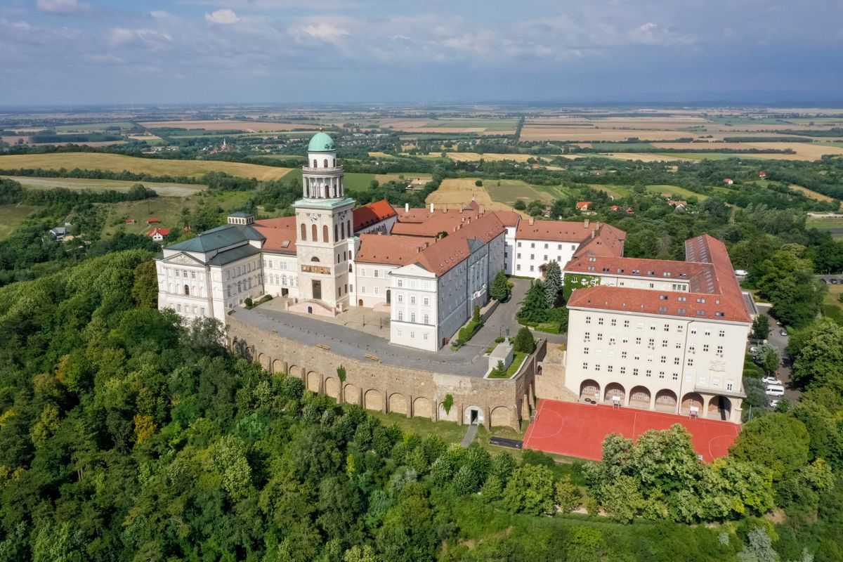 Pannonhalmi Főapátság Magyarország szimbóluma