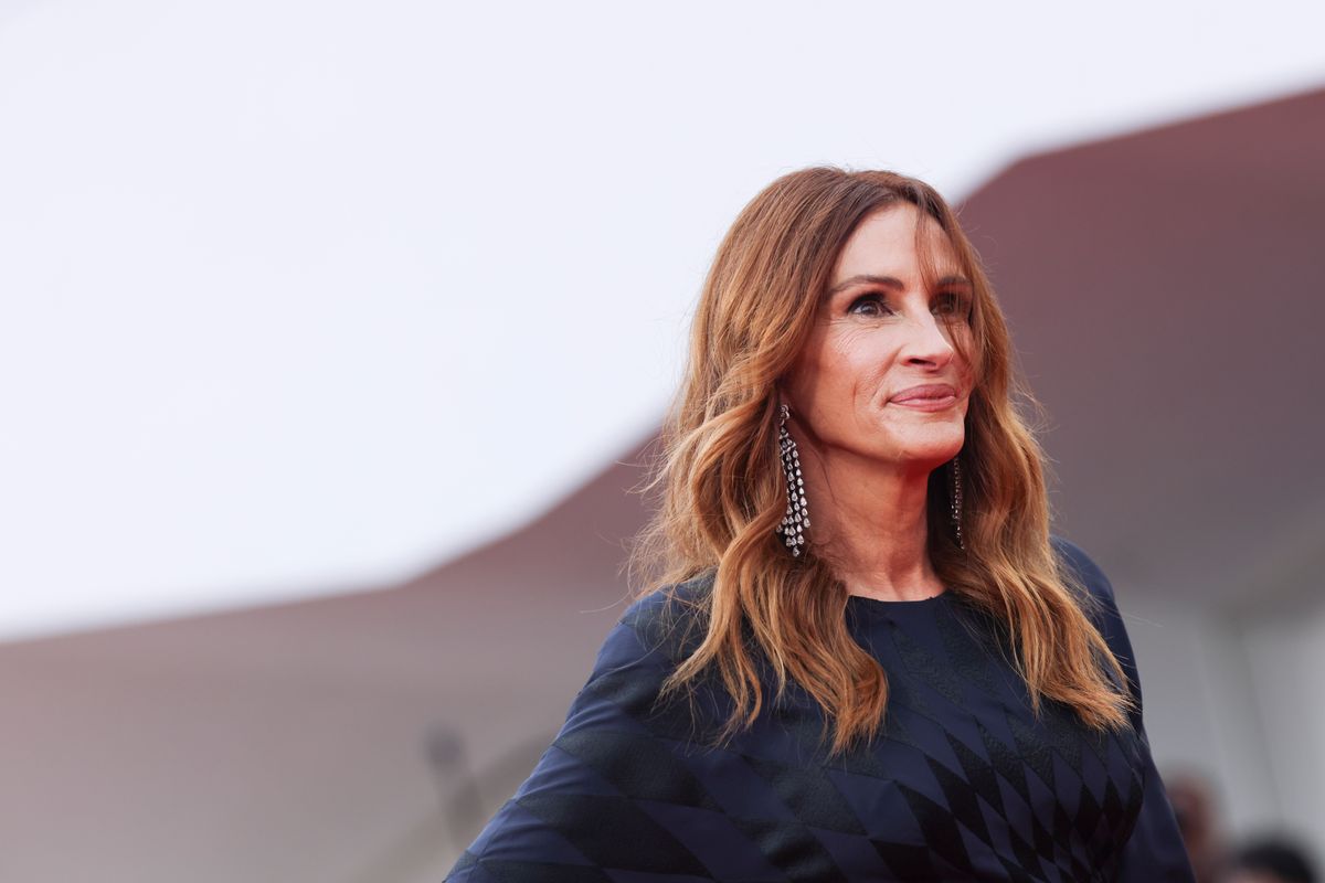 VENICE, ITALY - AUGUST 29: Julia Roberts attends the "After The Hunt" red carpet during the 82nd Venice International Film Festival on August 29, 2025 in Venice, Italy. (Photo by Stefania D'Alessandro/WireImage)