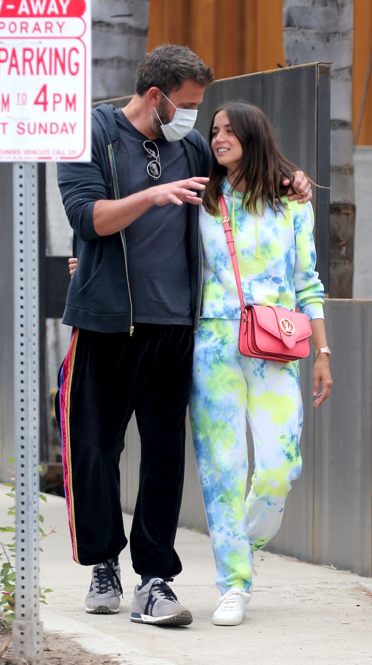 05/27/2020 EXCLUSIVE: Ben Affleck and Ana de Armas go house hunting in Venice Beach, California after Ana was introduced to Ben's kids. The inseparable couple walked arm-in-arm while viewing the interior and exterior construction on two neighboring modern style luxury homes.   **VIDEO AVAILABLE**

sales@theimagedirect.com Please byline:TheImageDirect.com

*EXCLUSIVE PLEASE EMAIL sales@theimagedirect.com FOR FEES BEFORE USE May 27, 2020 