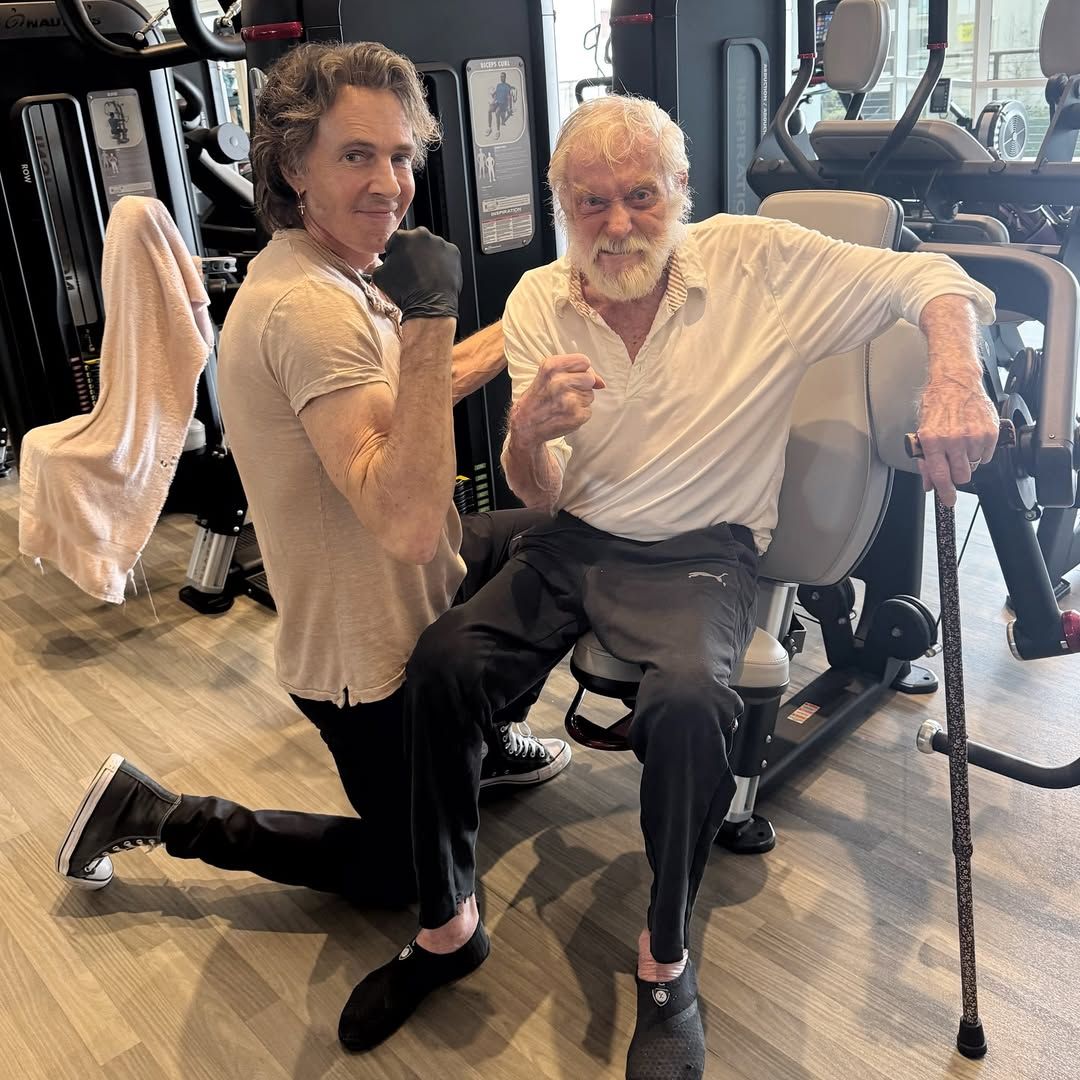 A 99 éves Dick Van Dyke és Rick Springfield