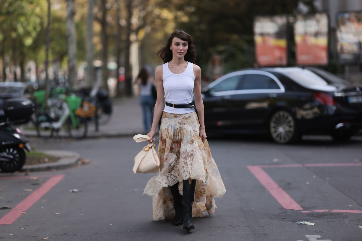 A white tank top teória a TikTok új kedvence