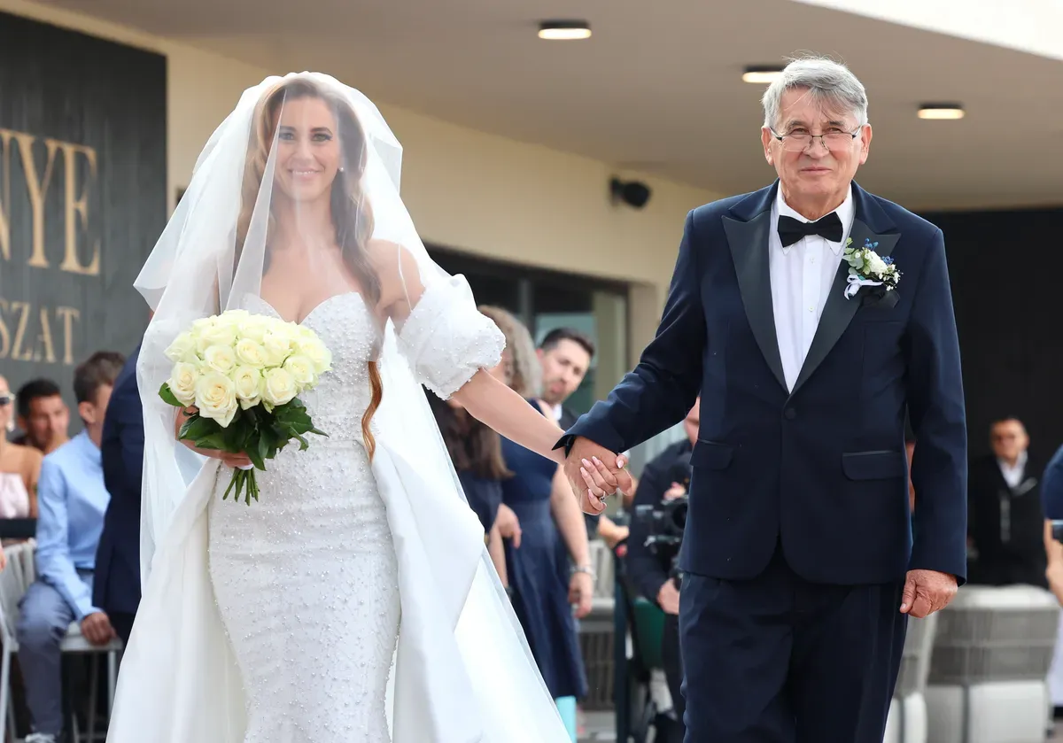 Krausz Mikes Anna menyasszonyi ruhája