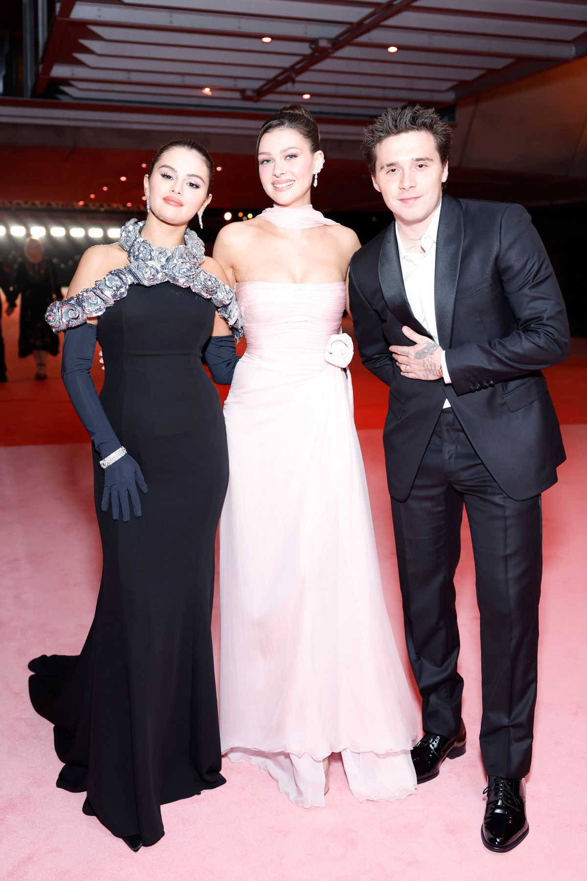  Nicola Peltz, Brooklyn Beckham és Selena Gomez nagy barátságban voltak egymással 