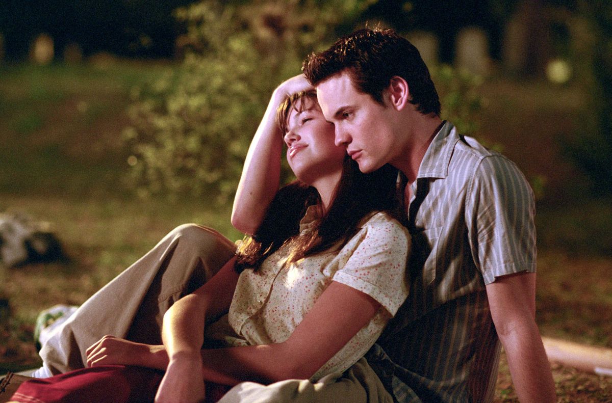 A WALK TO REMEMBER

	MANDY MOORE and SHANE WEST in Warner Bros. Pictures’ inspirational coming-of-age love story “A Walk To Remember”.

CREDIT: GIG