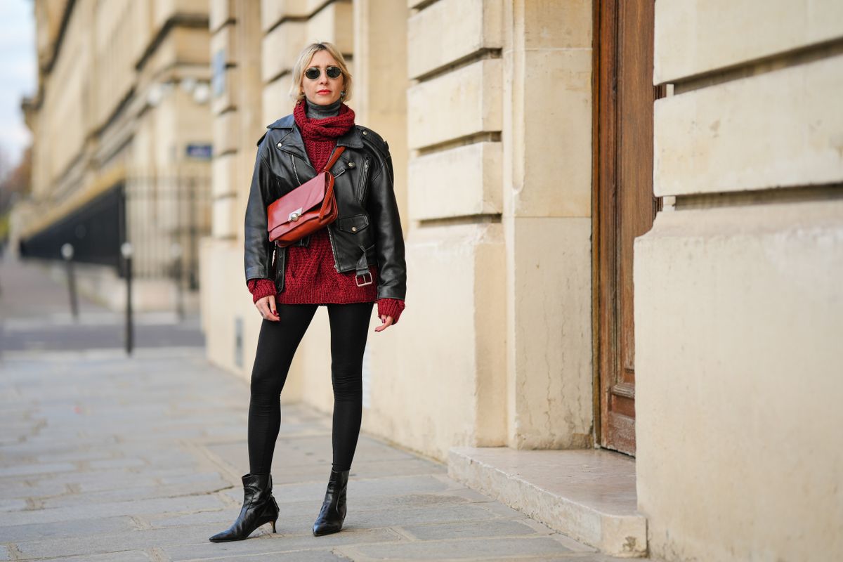 Egy bokacsizma időtlen eleganciát kölcsönöz.