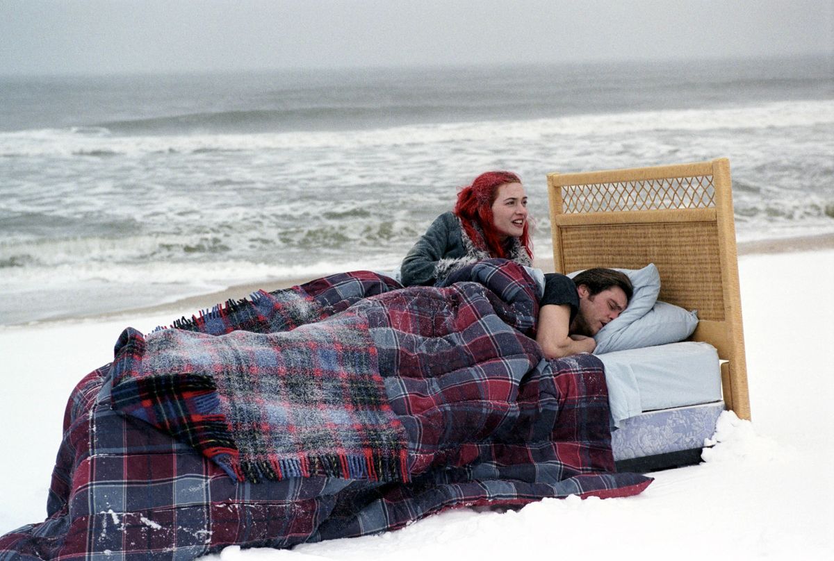 Apr 14, 2004; New York, NY, USA; Actors KATE WINSLET as Clementine Kruczynski and JIM CARREY as Joel Barish wake up in a bed on the beach in Michel Gondry's comedy drama 'Eternal Sunshine of the Spotless Mind'   