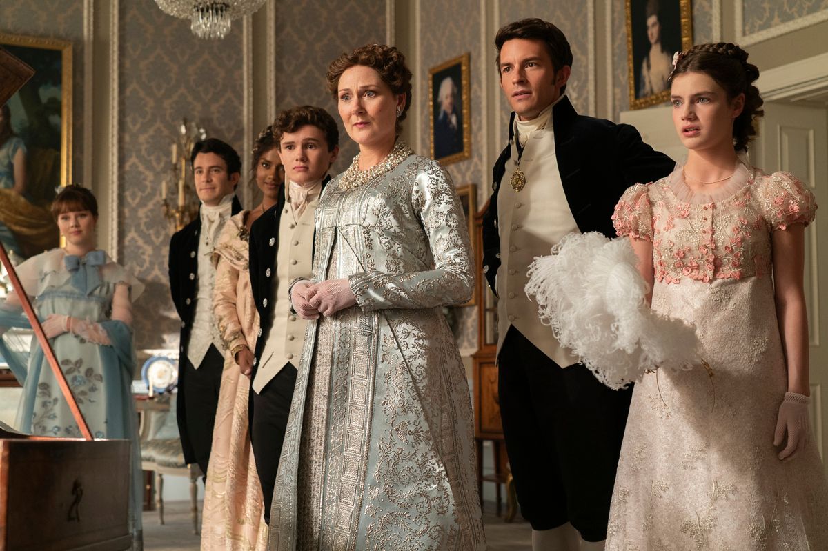 L to R) Claudia Jessie as Eloise Bridgerton, Luke Thompson as Benedict Bridgerton, Simone Ashley as Kate Sharma, Will Tilston as Gregory Bridgerton, Ruth Gemmell as Lady Violet Bridgerton, Jonathan Bailey as Anthony Bridgerton, Florence Hunt as Hyacinth Bridgerton
