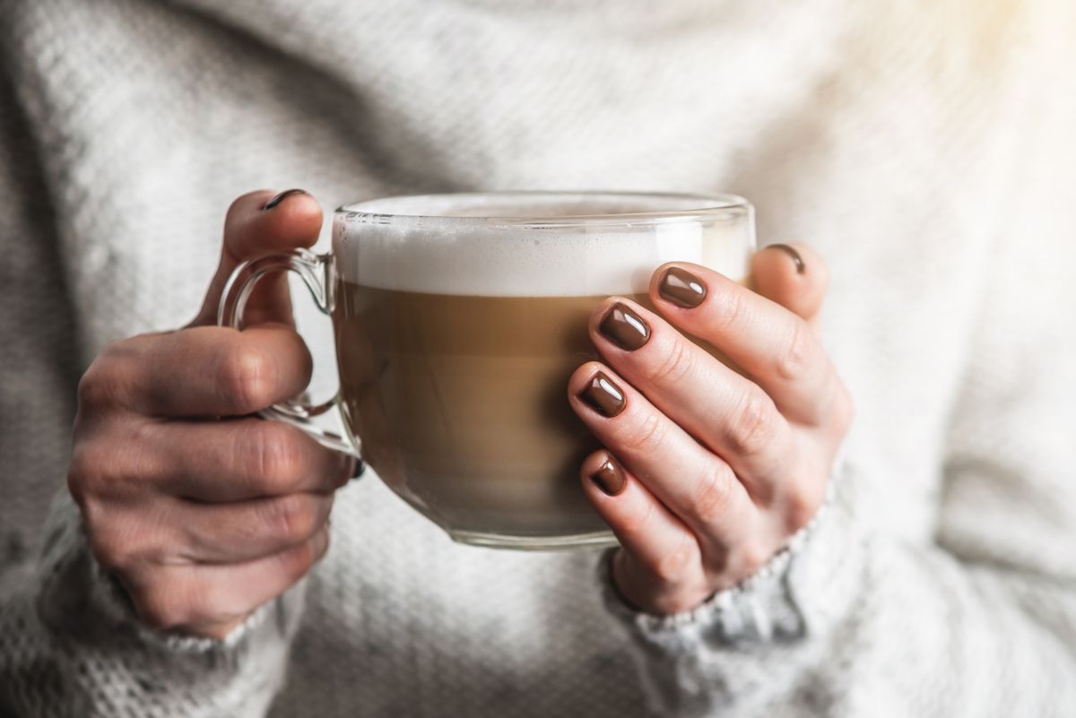 chai latte manikűr