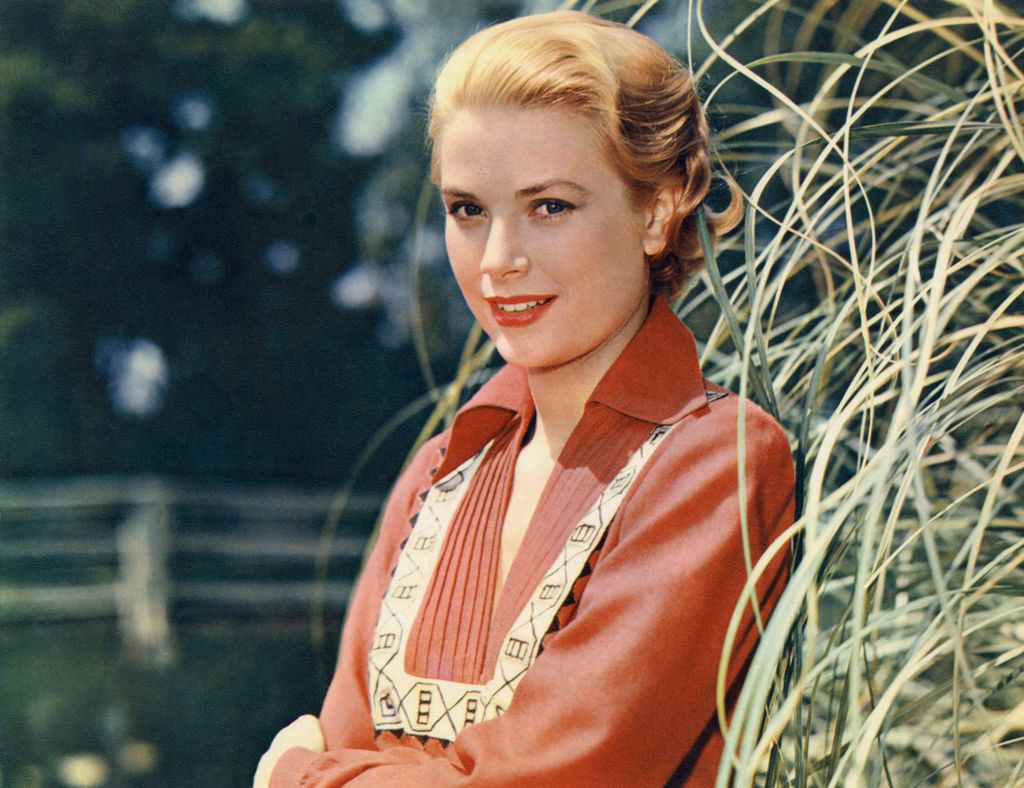 Grace Kelly (1929-1982)
A Monaco hercegnőjeként és amerikai színésznőként is elhíresült Grace, a történelem egyik leggyönyörűbb nője volt a bájos arcával és elegáns stílusával. 