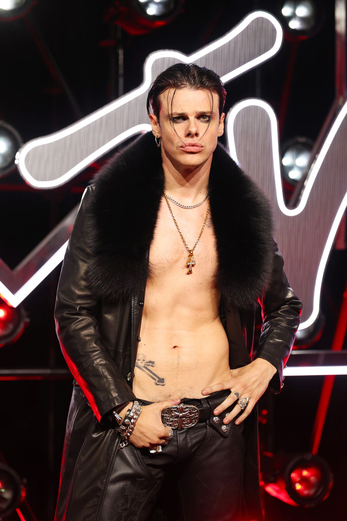 ELMONT, NEW YORK - SEPTEMBER 07: Yungblud attends the 2025 MTV Video Music Awards at UBS Arena on September 07, 2025 in Elmont, New York.  (Photo by Mike Coppola/Getty Images for MTV)