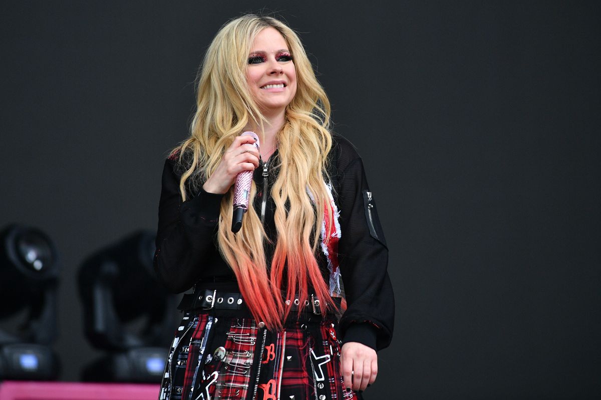 Avril Lavigne 41 éves