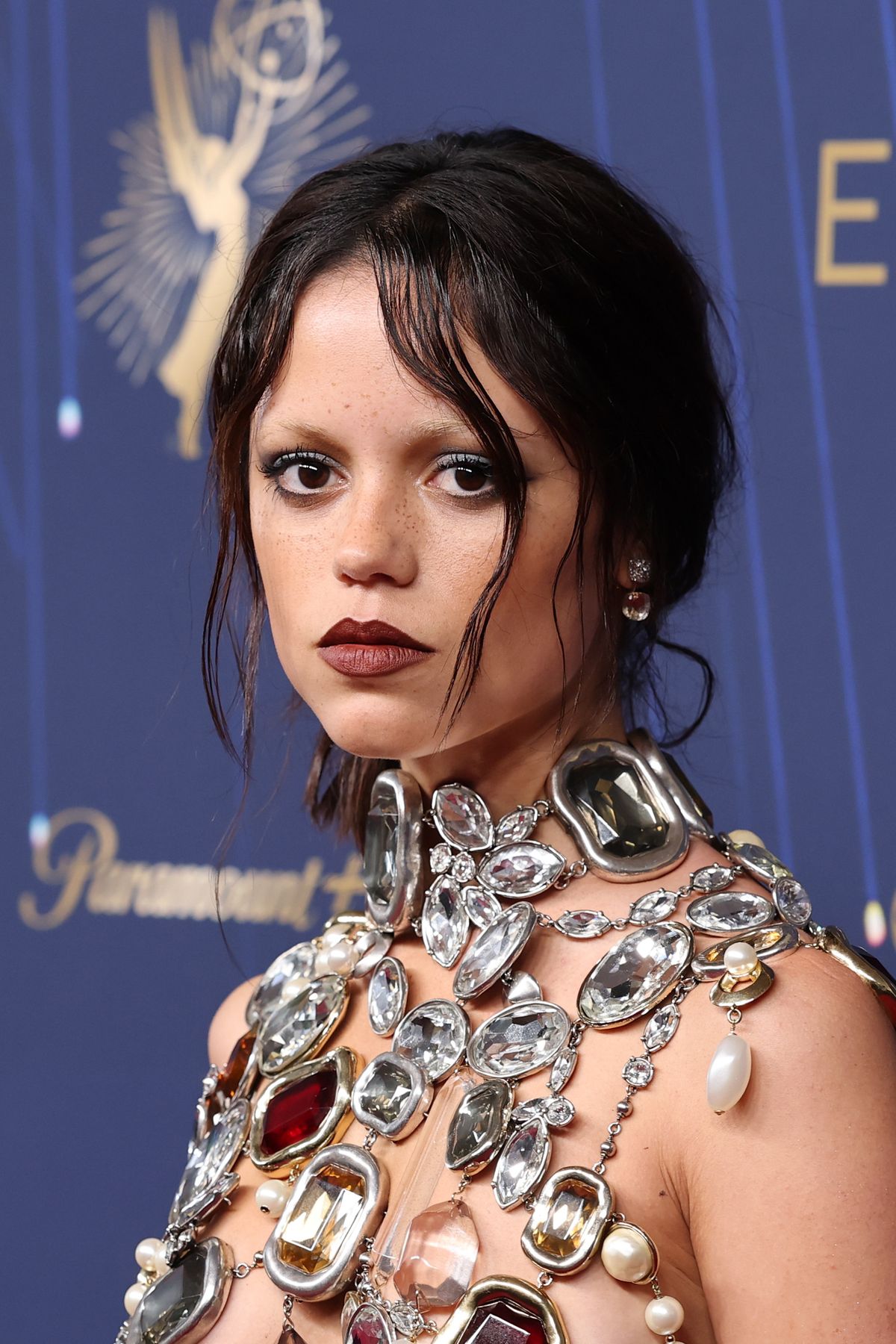 Jenna Ortega is felszállt láthatatlan szemöldök vonatra. 