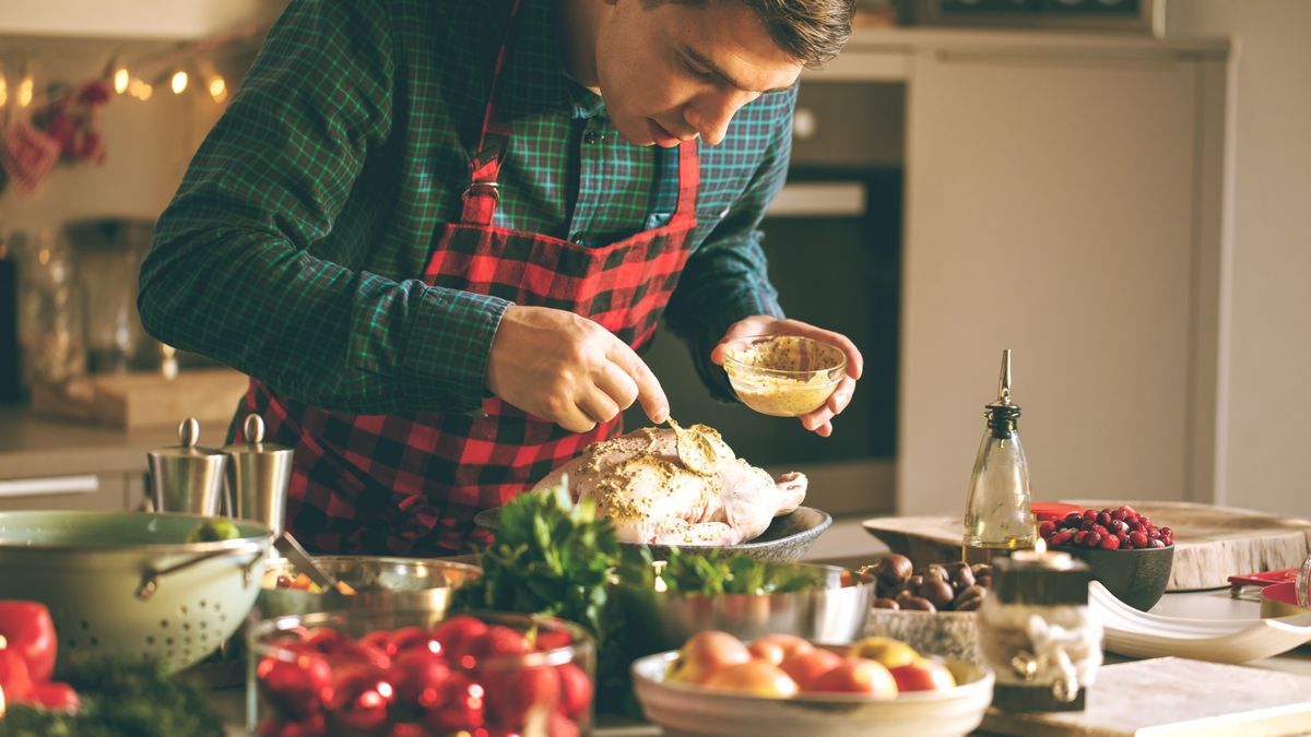 A karácsonyi menü előkészítésében is sokat segíthet a párod.