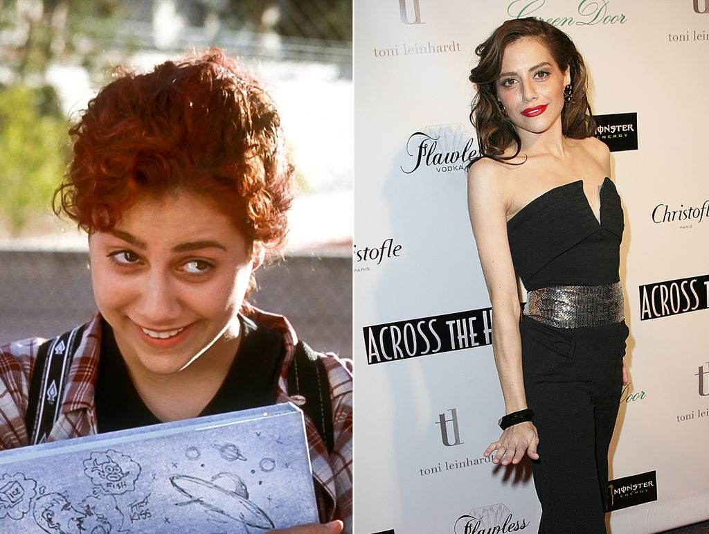 Brittany Murphy
Brittany a Tai Fraiser nevű új lány karaktert játszotta, akit Cher a szárnyai alá vesz, hogy a ány divatosabb lehessen és párt találhasson. Szerepet kapott A nagydumás kiscsajok és a Sin City nevű filmekben is. A forgatások mellett együttesekben zenélt és modellkedett is a sokoldalú sztár. 2009-ben hunyt el tragikus módon tüdőgyulladás és anémia miatt. 