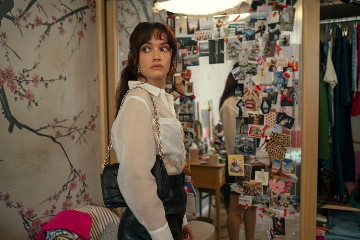Olivia Cooke A barátnő sorozat, A barátnő 1. évadában